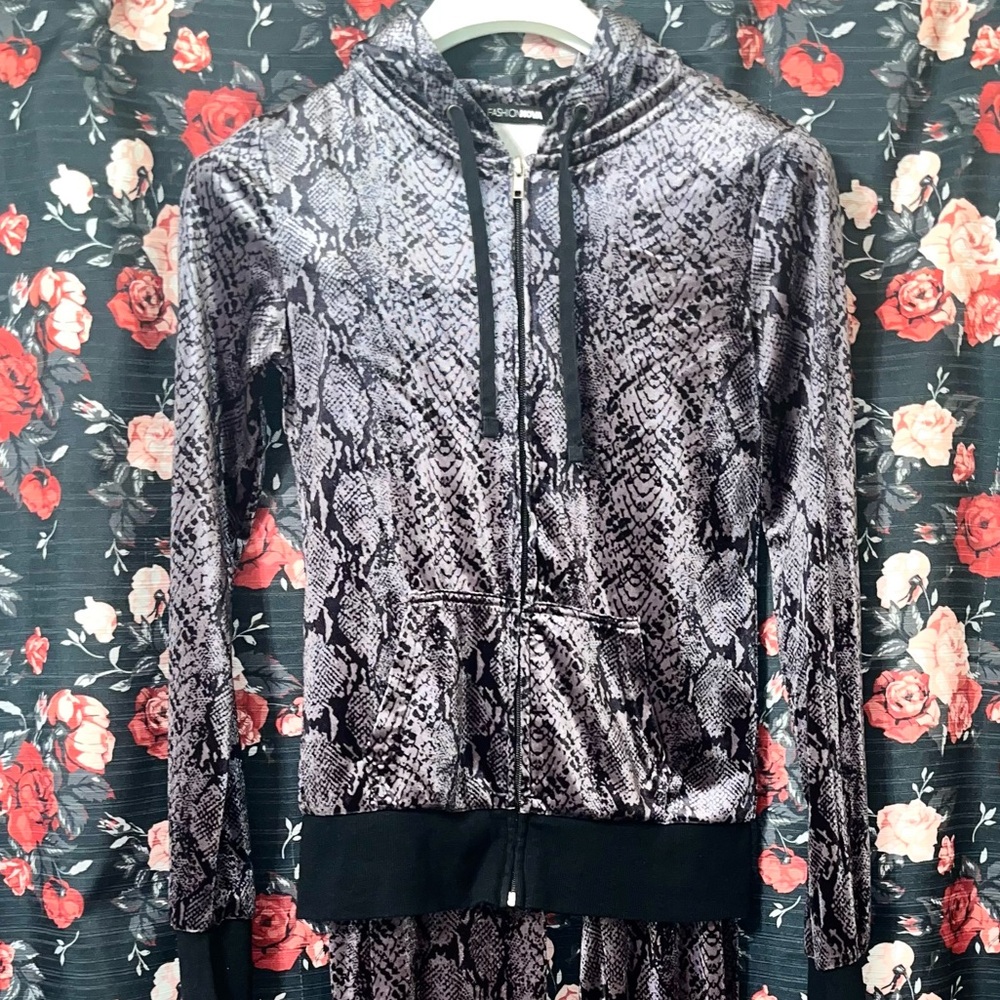 Fashion Nova Snakeskin Zip Hoodie & Joggers Set GUC
